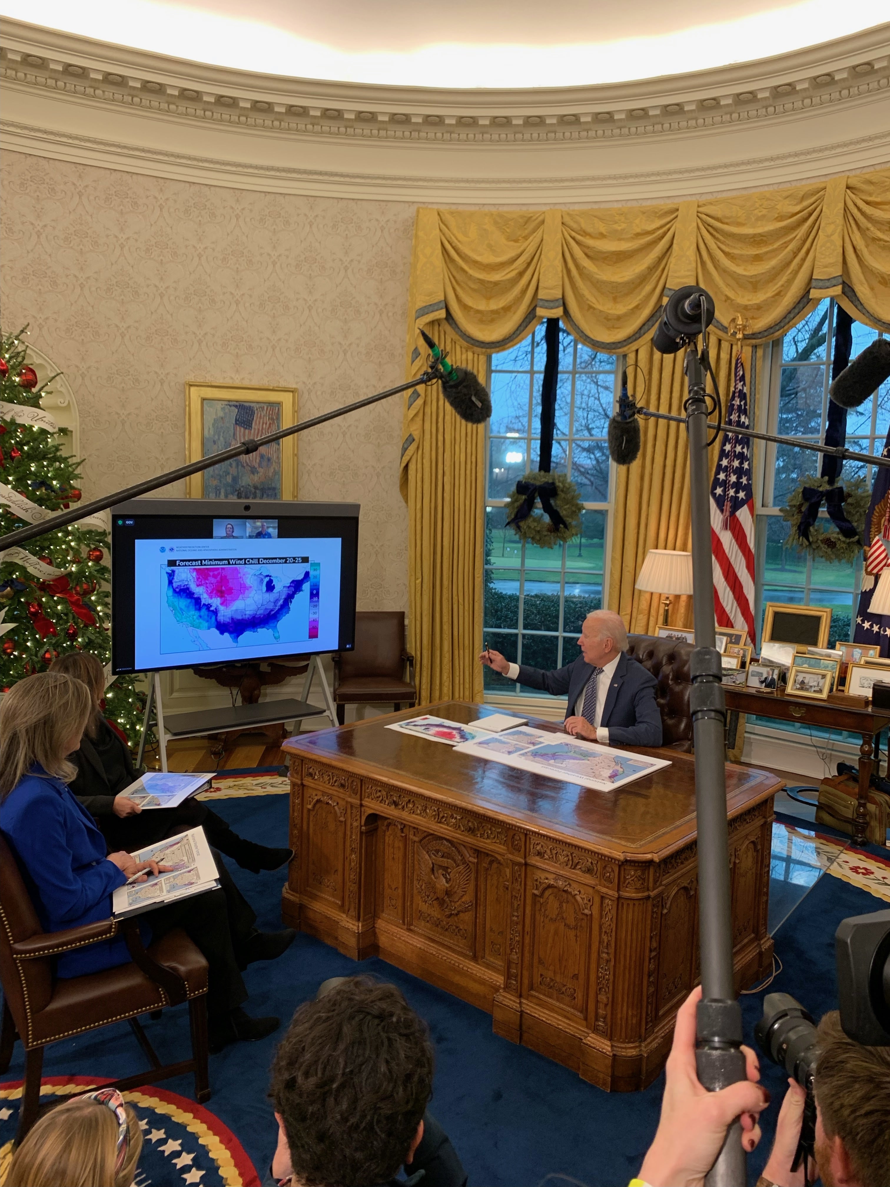 Photo of the President Delivering Remarks in the Oval Office