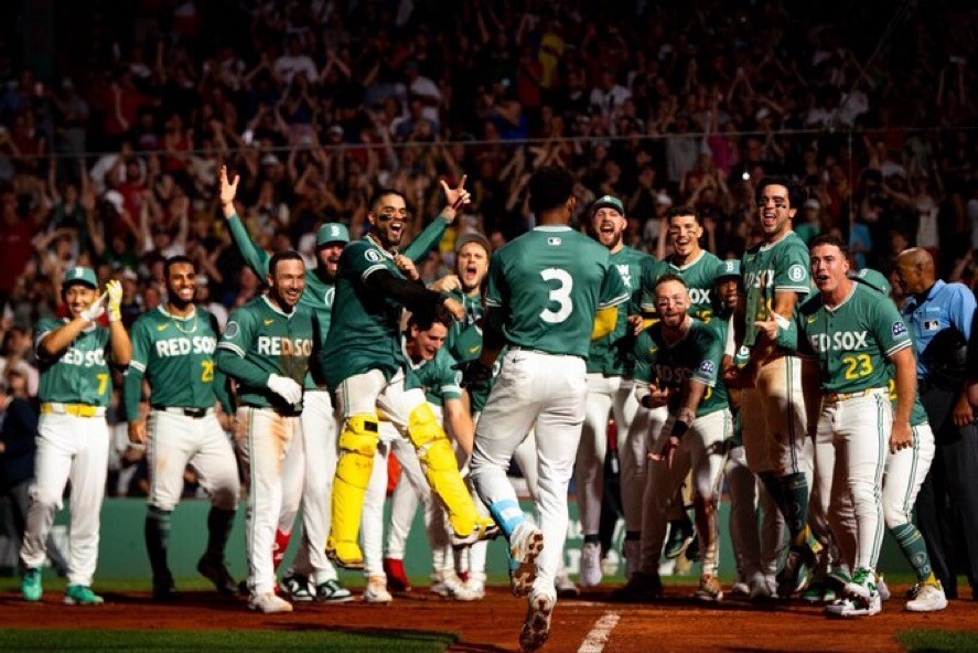 picture of a baseball team celebrating